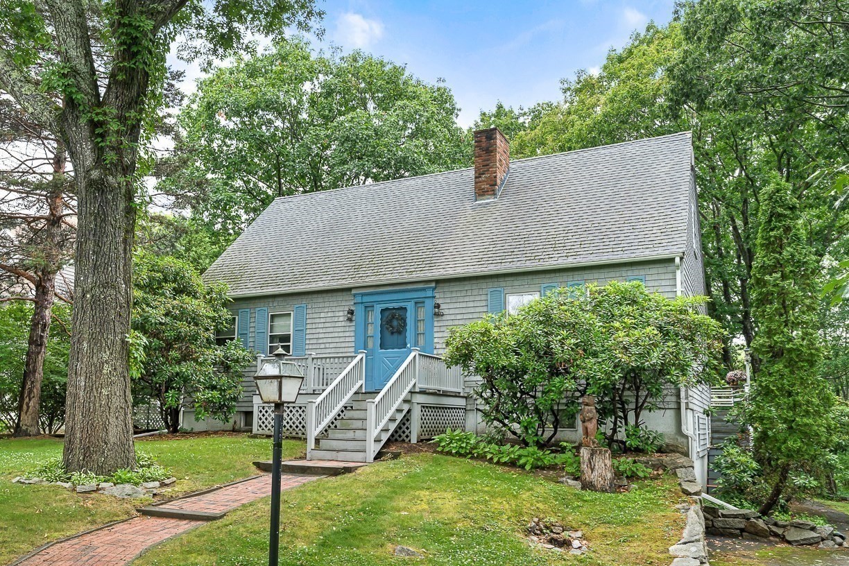 6 Woodbury Lane Property Photo 2