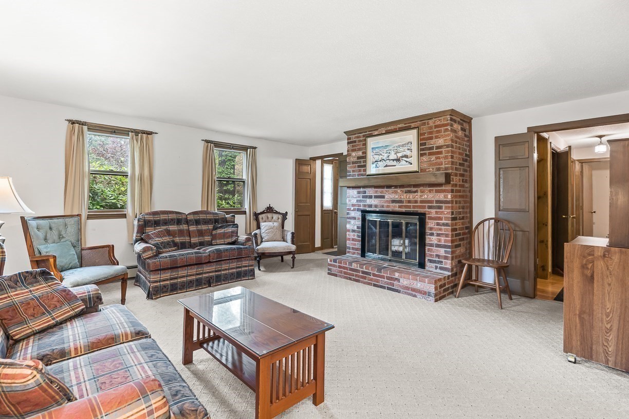 6 Woodbury Lane Property Photo 4