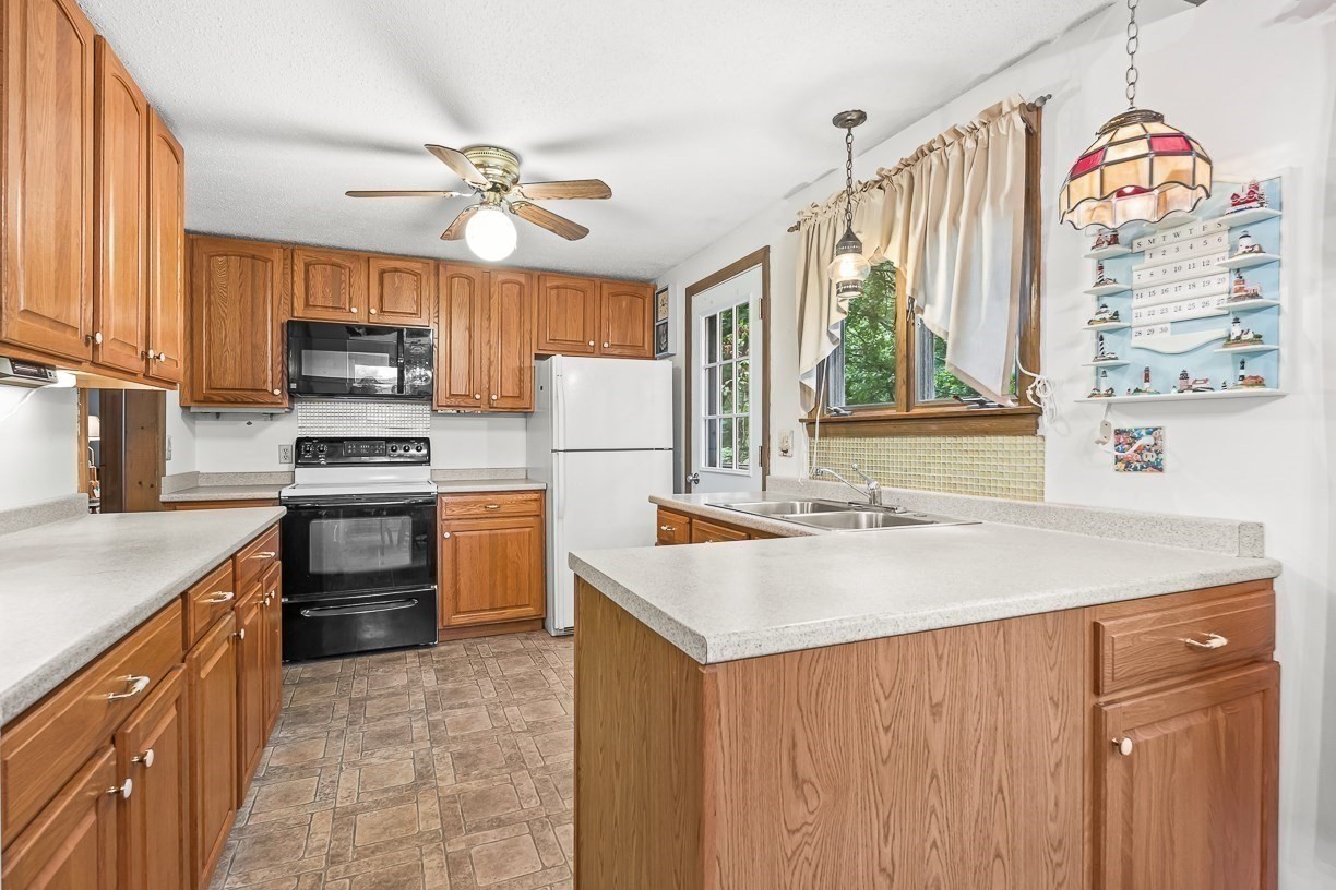 6 Woodbury Lane Property Photo 7