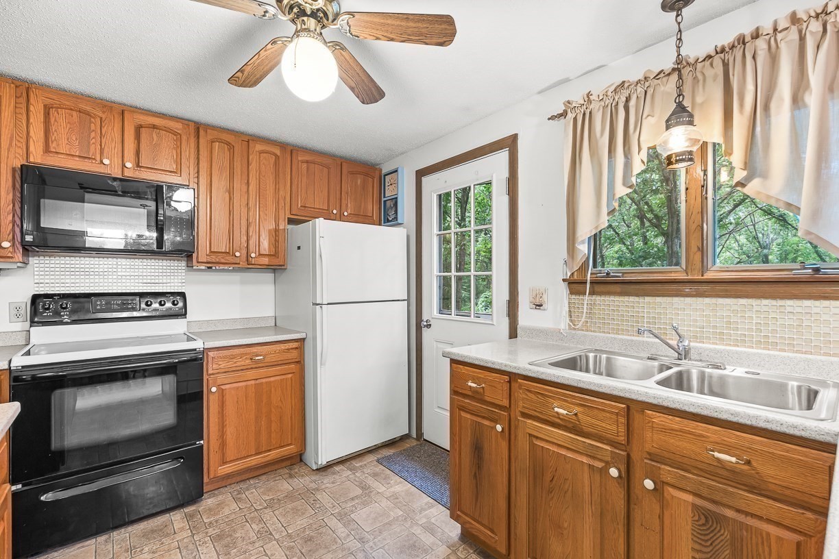 6 Woodbury Lane Property Photo 8