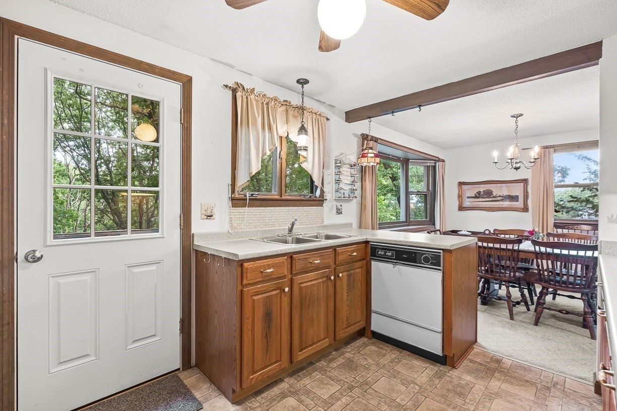 6 Woodbury Lane Property Photo 9