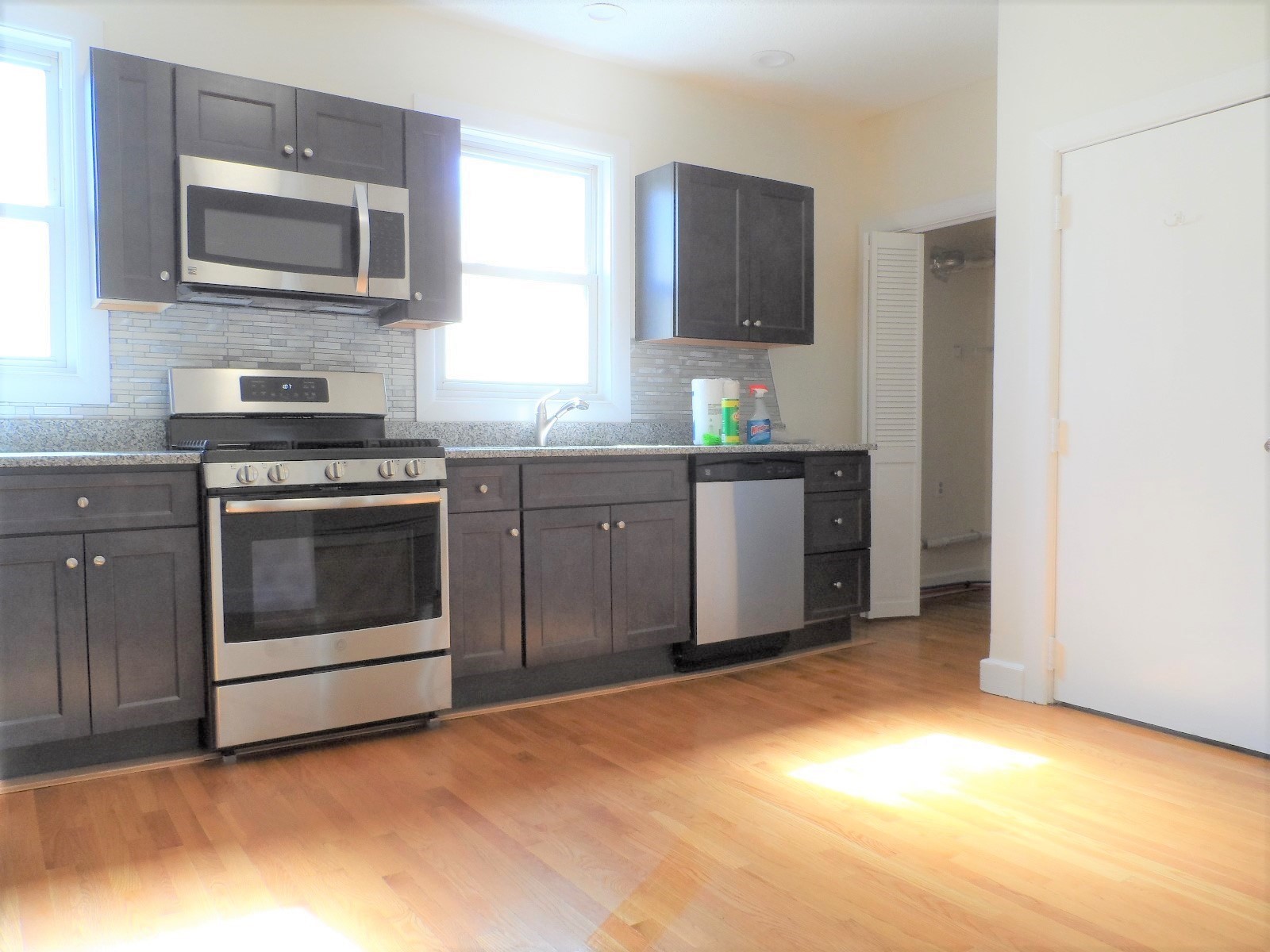 311-313 Cardinal Medeiros Ave Property Photo 19