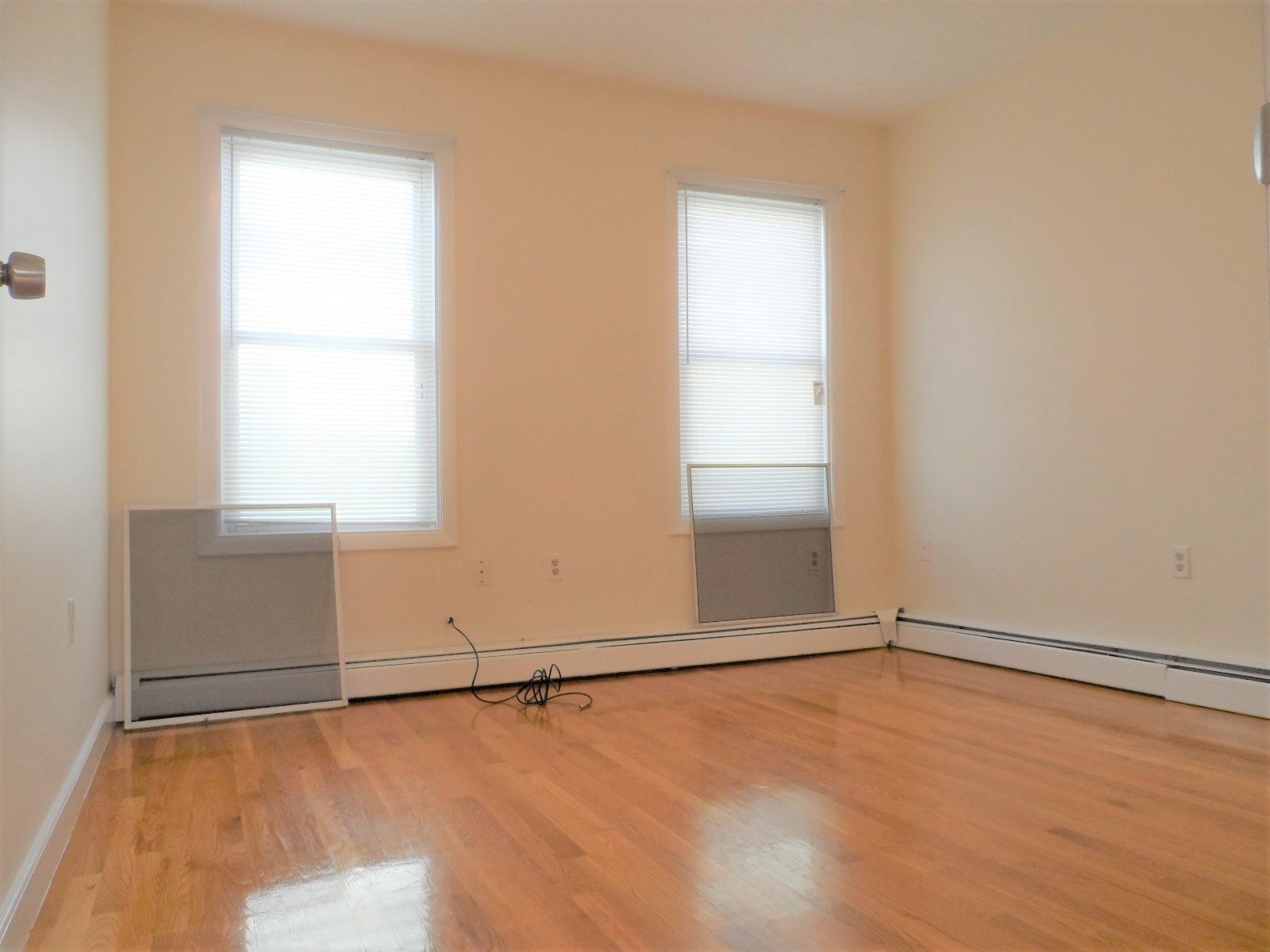 311-313 Cardinal Medeiros Ave Property Photo 25