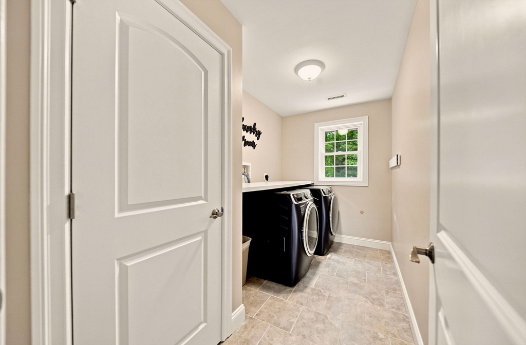 4 E Meadow Ln Property Photo 28