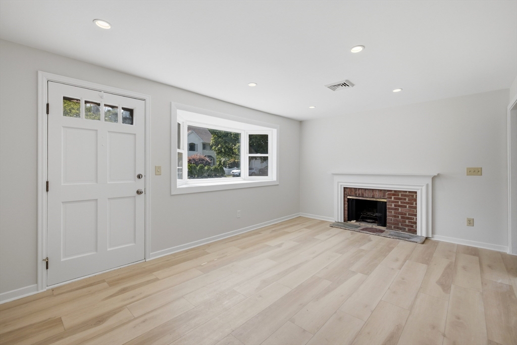 154 Maple Street Property Photo 3