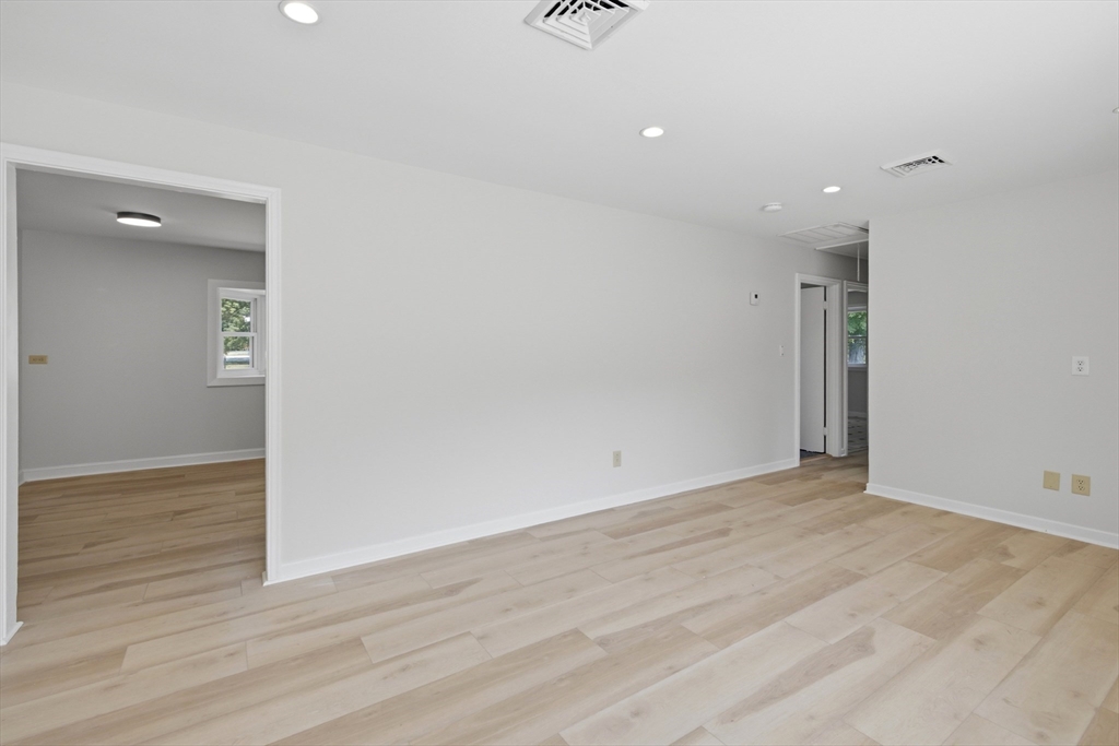 154 Maple Street Property Photo 4