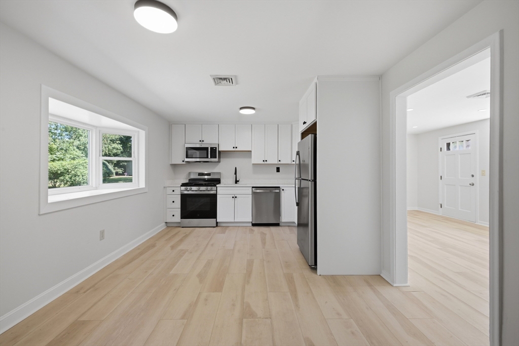 154 Maple Street Property Photo 6