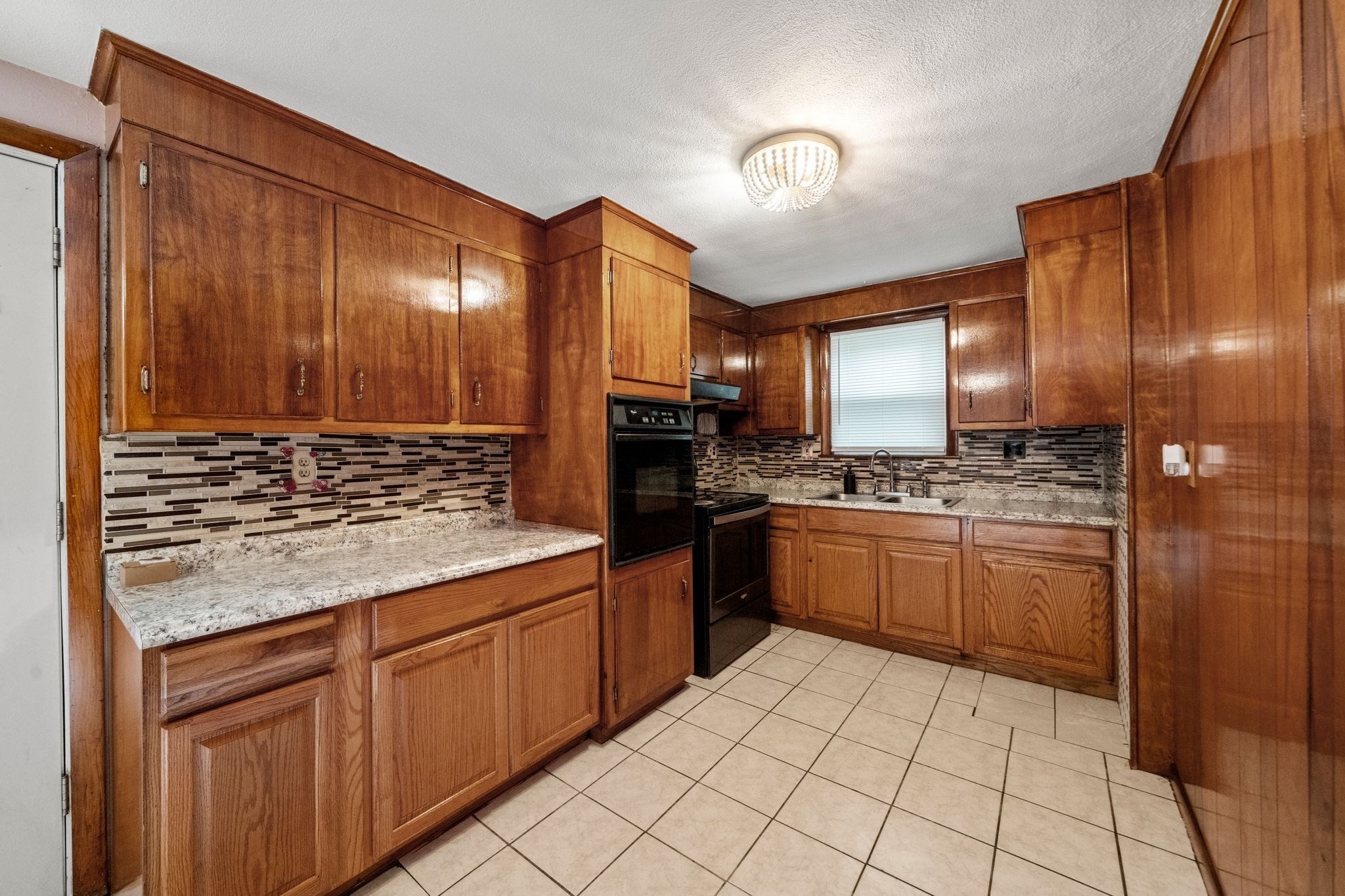 33 Cross St Property Photo 4