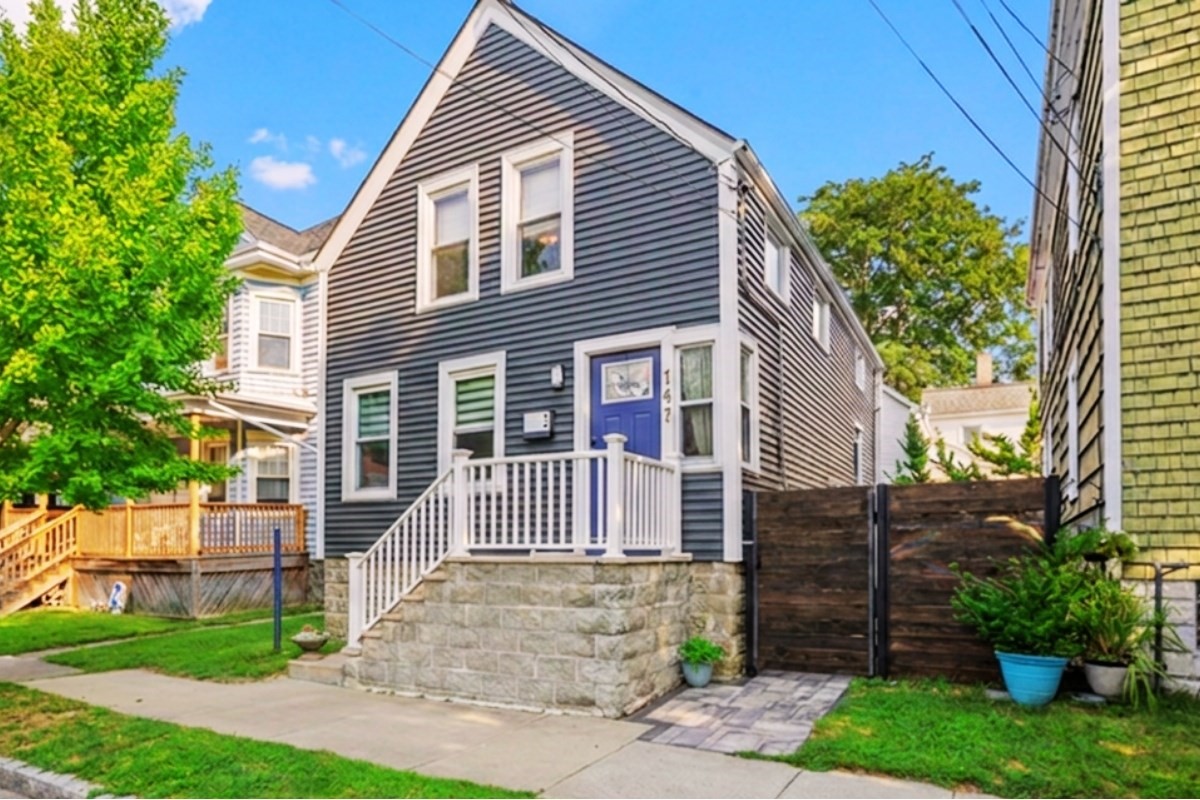 147 Sycamore St Property Photo 1