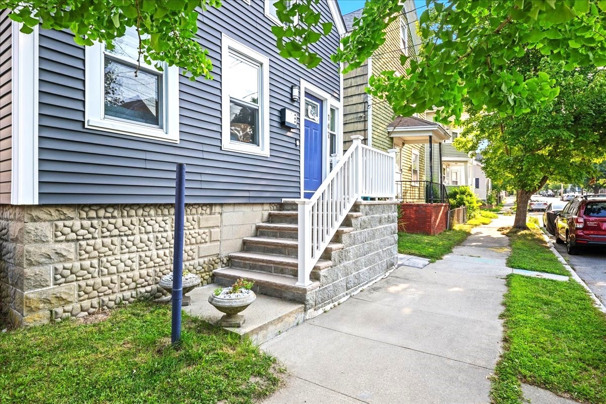 147 Sycamore St Property Photo 2