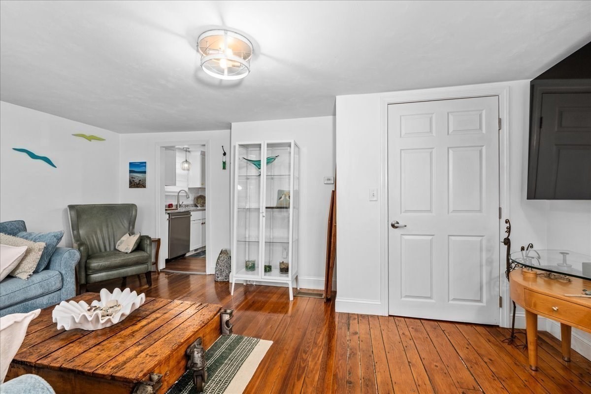 147 Sycamore St Property Photo 4