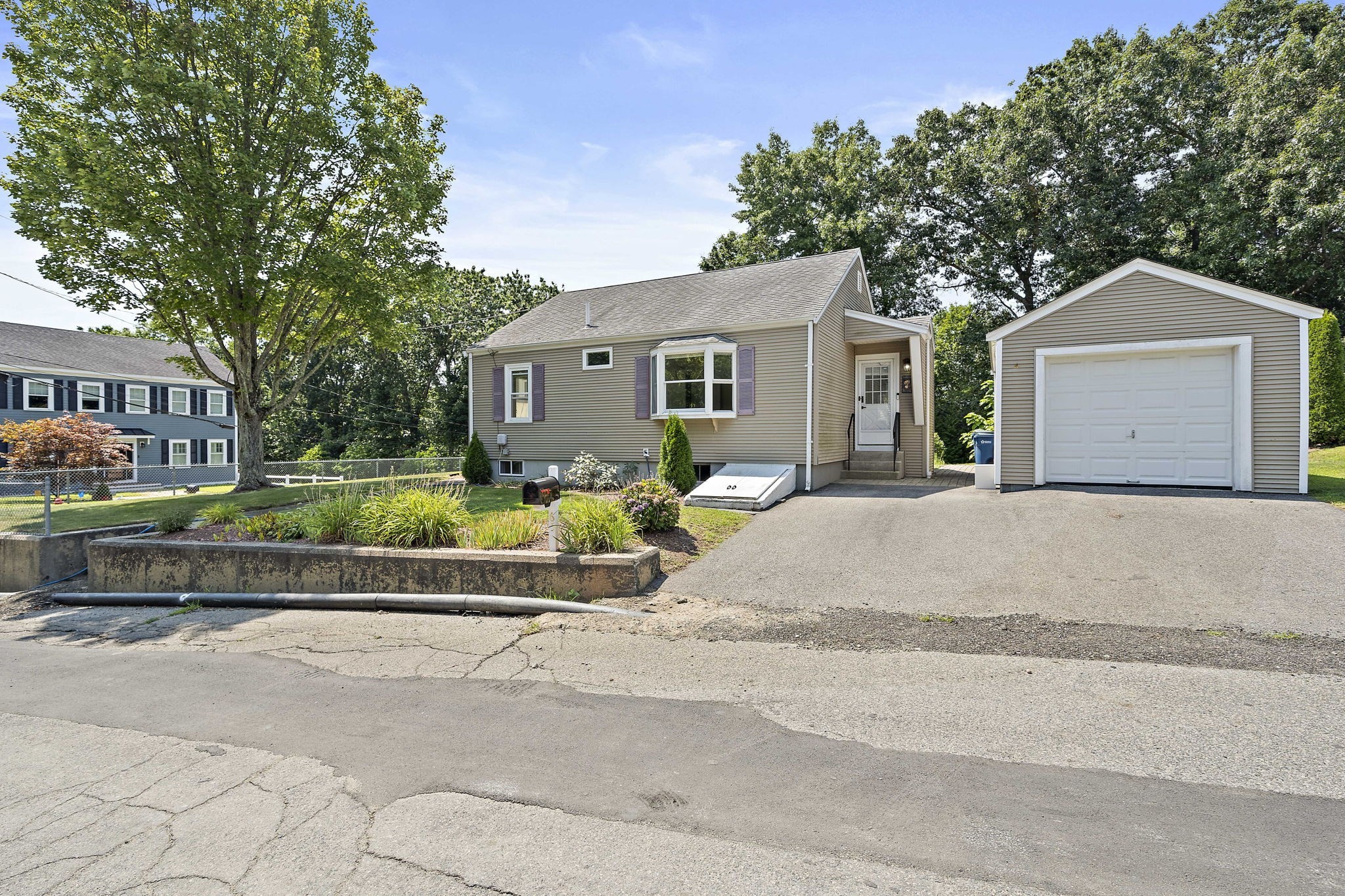 65 Fuller St Property Photo 2