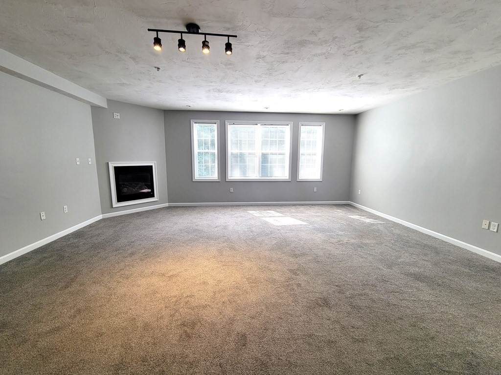 70 Oak Street Extension # 3e Property Photo 2