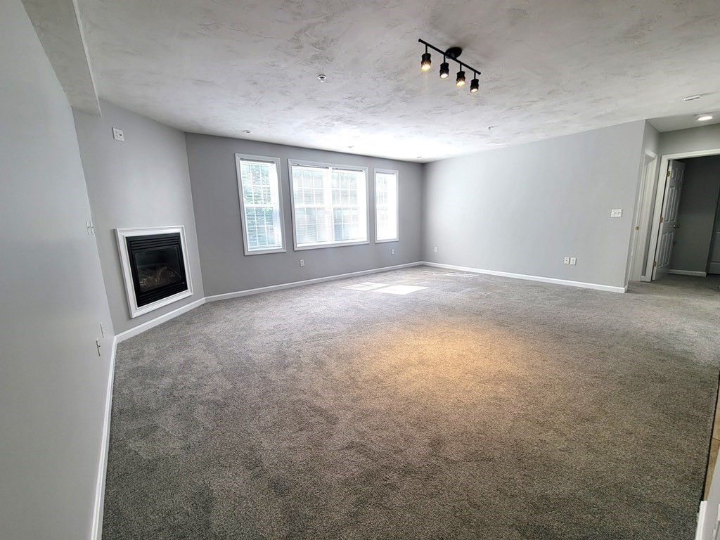 70 Oak Street Extension # 3e Property Photo 3