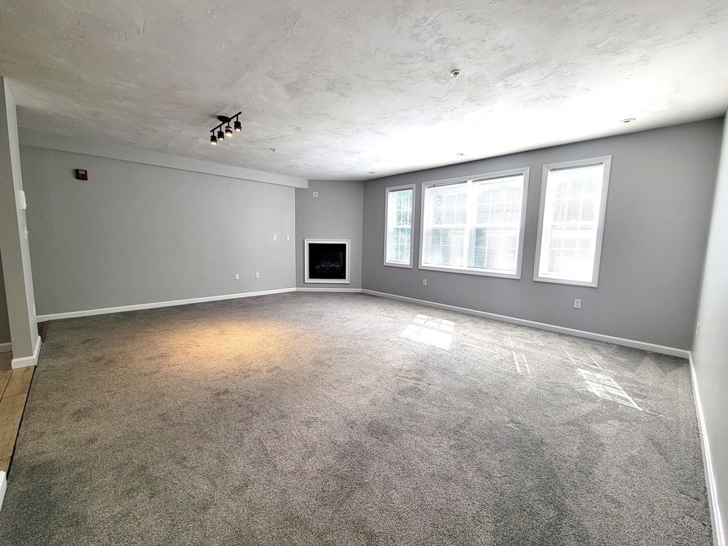 70 Oak Street Extension # 3e Property Photo 4