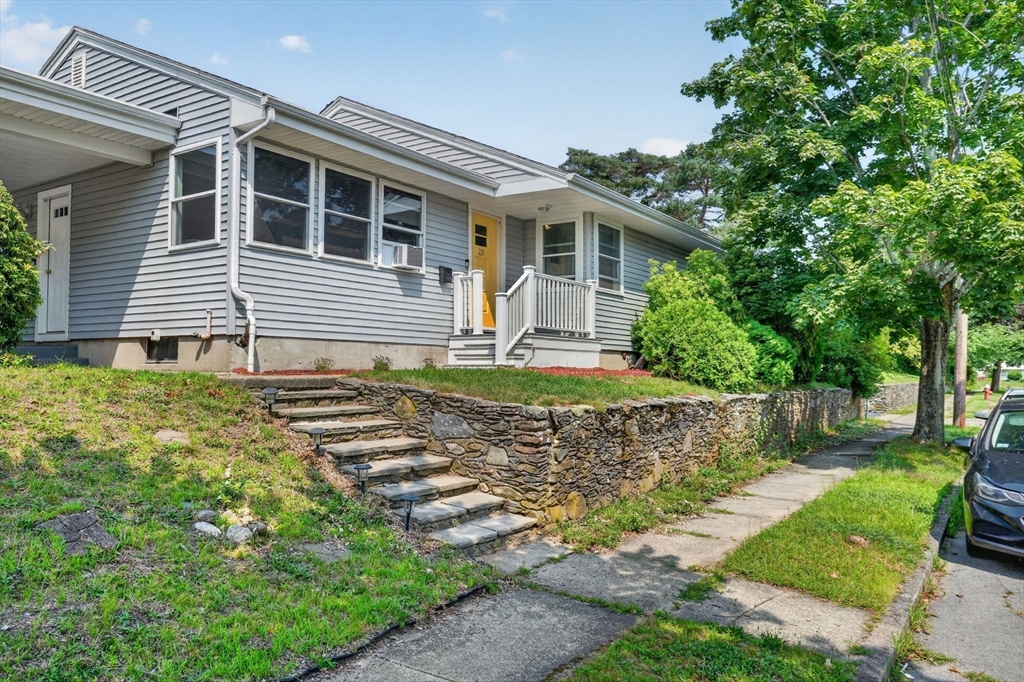 221 Rochambeau St Property Photo 2