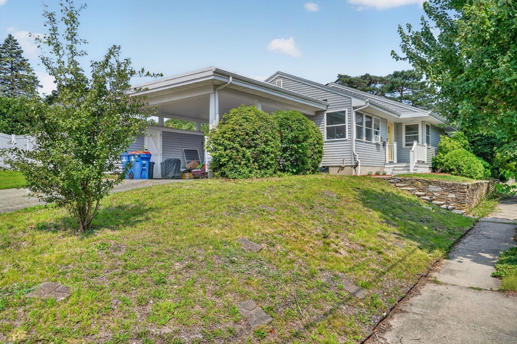 221 Rochambeau St Property Photo 3
