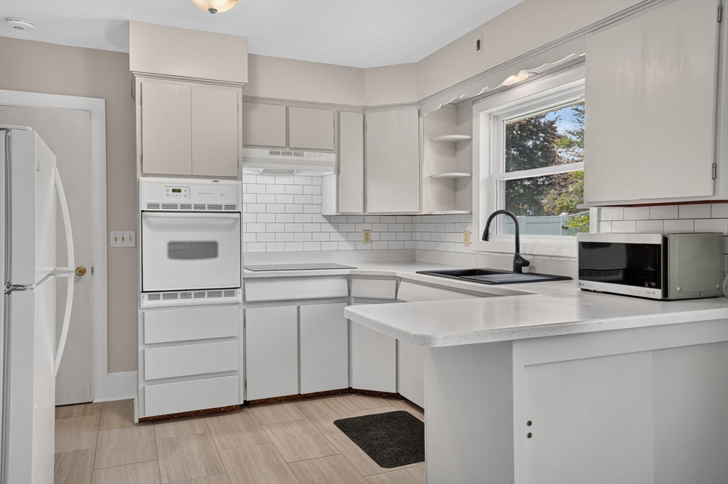 221 Rochambeau St Property Photo 8