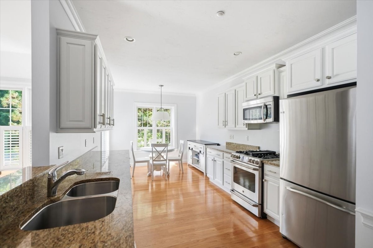 239 Washington St # 9 Property Photo 6