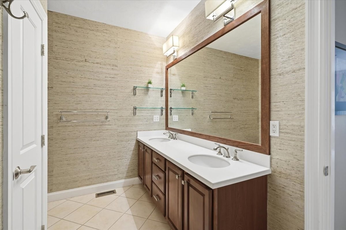 239 Washington St # 9 Property Photo 14