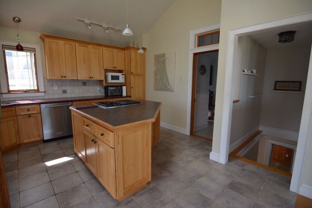 23 53rd Property Photo 6