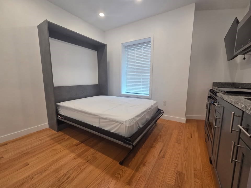 165 Hawthorne St # 204 Property Photo 4