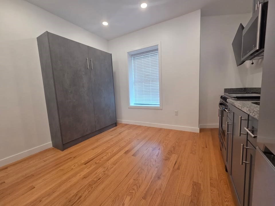 165 Hawthorne St # 204 Property Photo 5