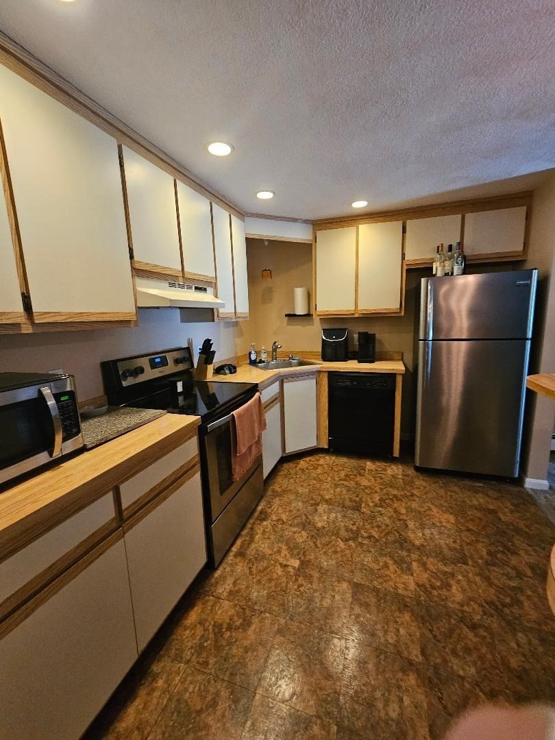 22 Casablanca Ct # 22 Property Photo 8
