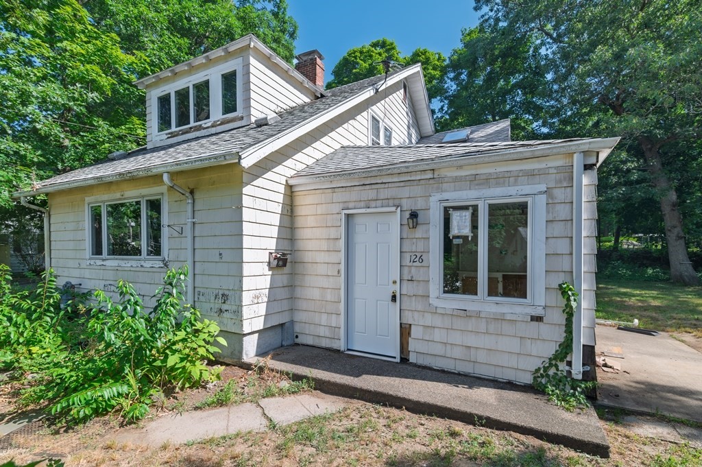 126 Lakehurst Ave Property Photo 1