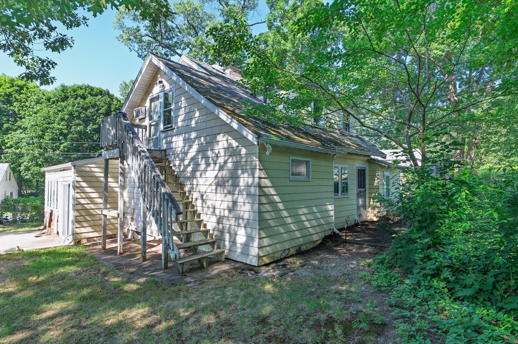 126 Lakehurst Ave Property Photo 4