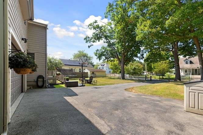 40 Hillside Ave Property Photo 3