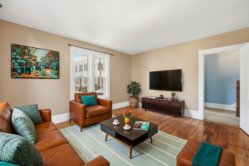 16 Collins St Property Photo 5