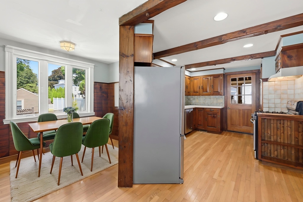 16 Collins St Property Photo 9
