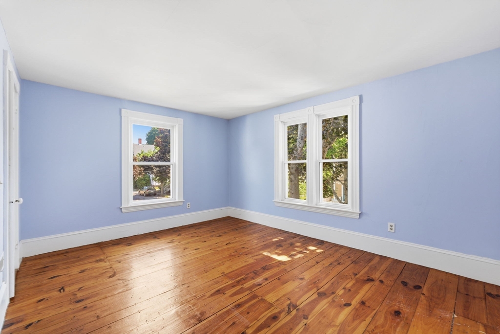 16 Collins St Property Photo 13