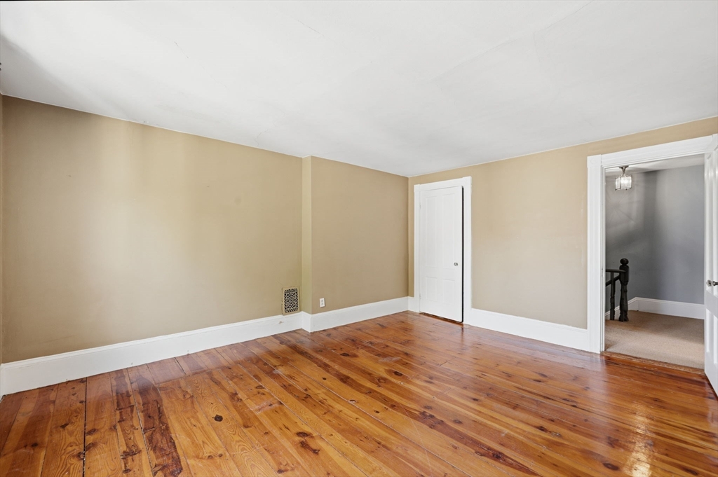 16 Collins St Property Photo 15