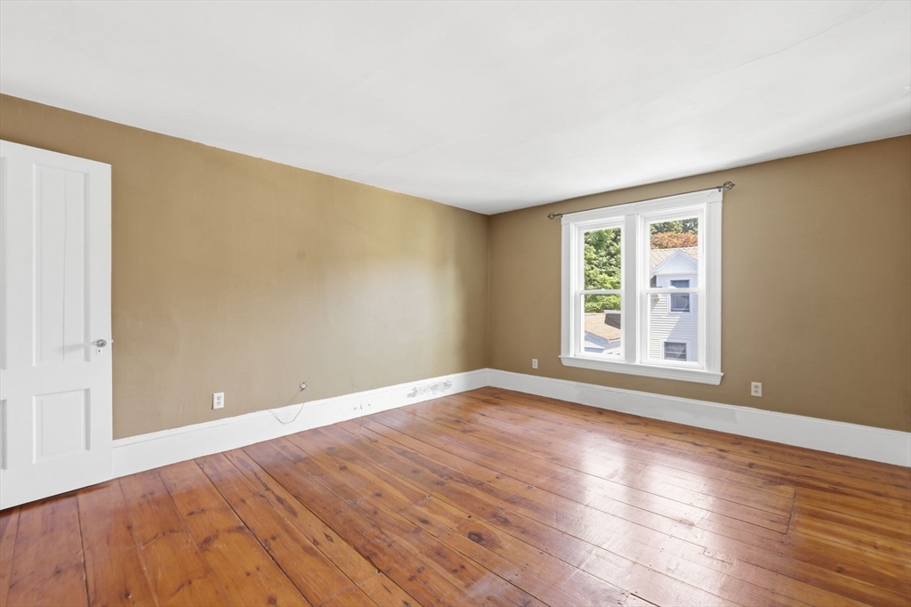 16 Collins St Property Photo 16