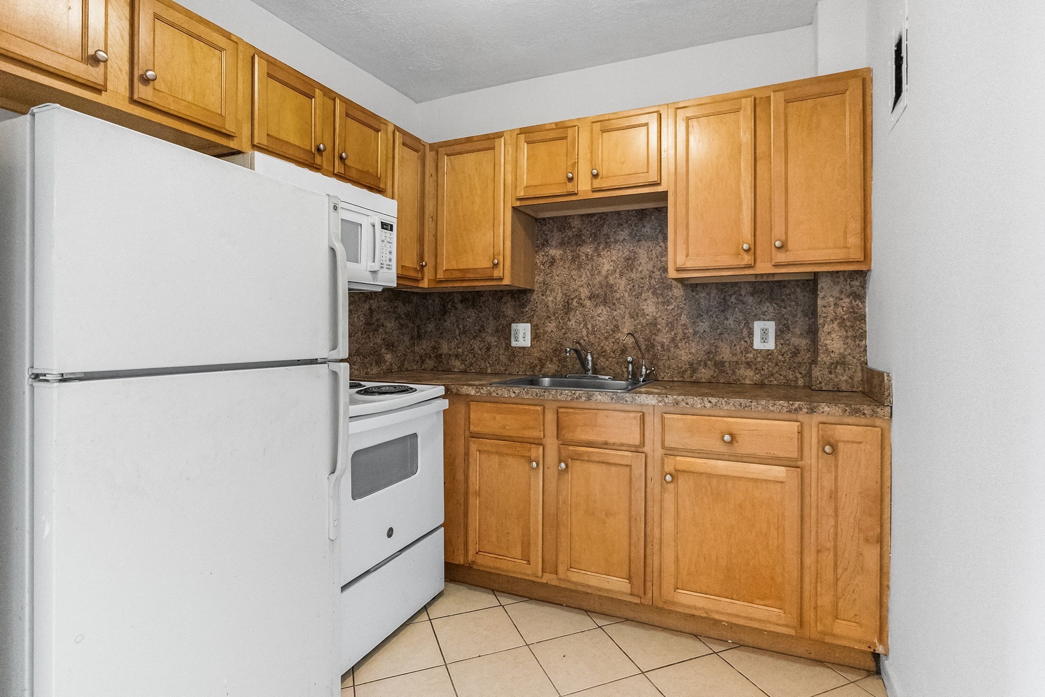 46 Adams St # D6 Property Photo 4