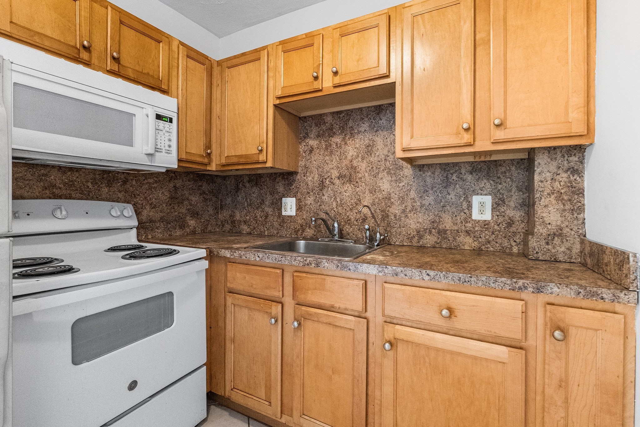 46 Adams St # D6 Property Photo 5