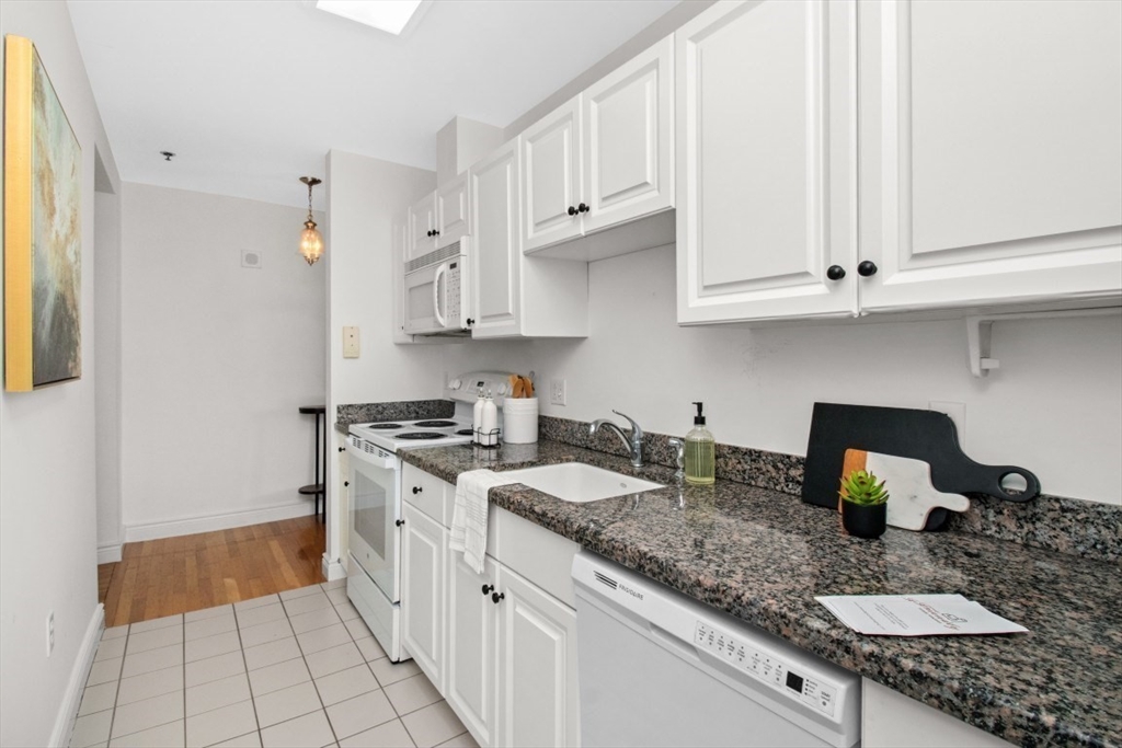 10 Charlesgate East # 302 Property Photo 12