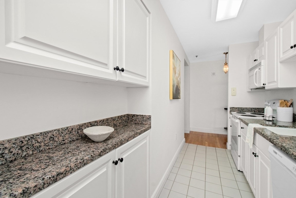 10 Charlesgate East # 302 Property Photo 13