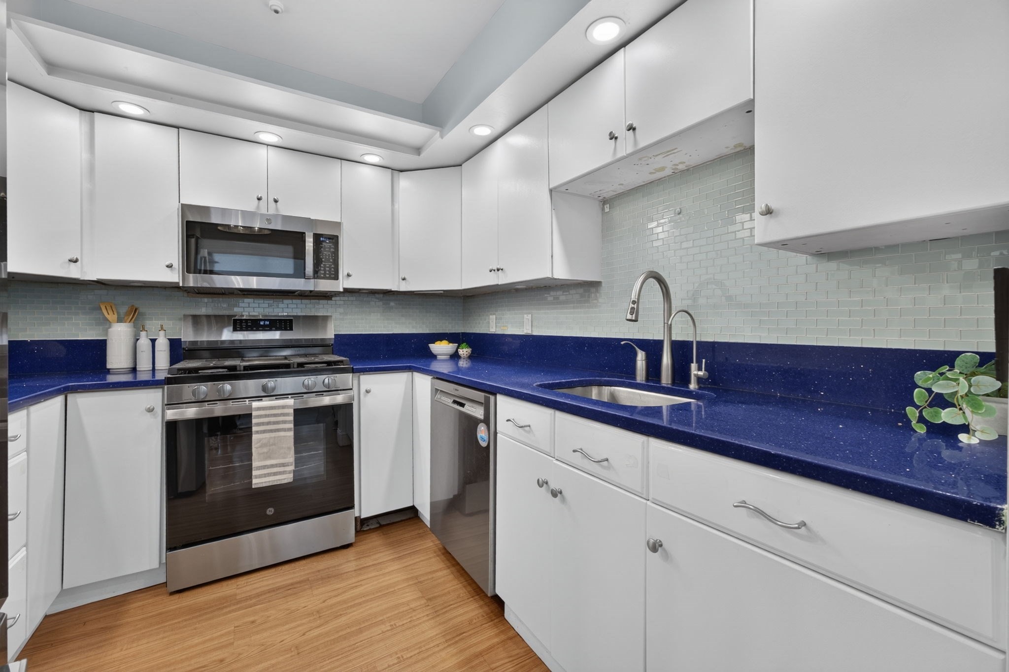 56 Laurelwood Dr # 56 Property Photo 8