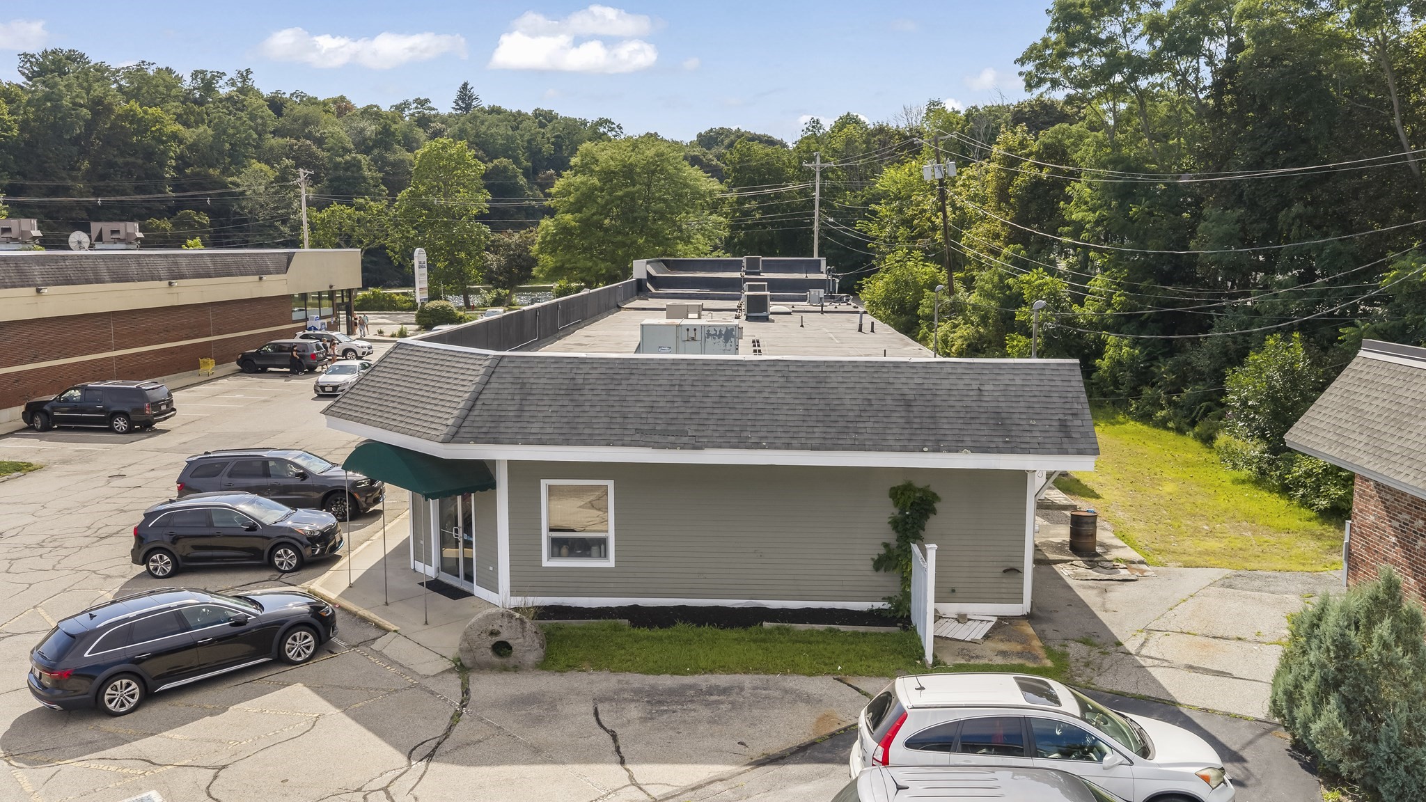 194 Main St # D Property Photo 4