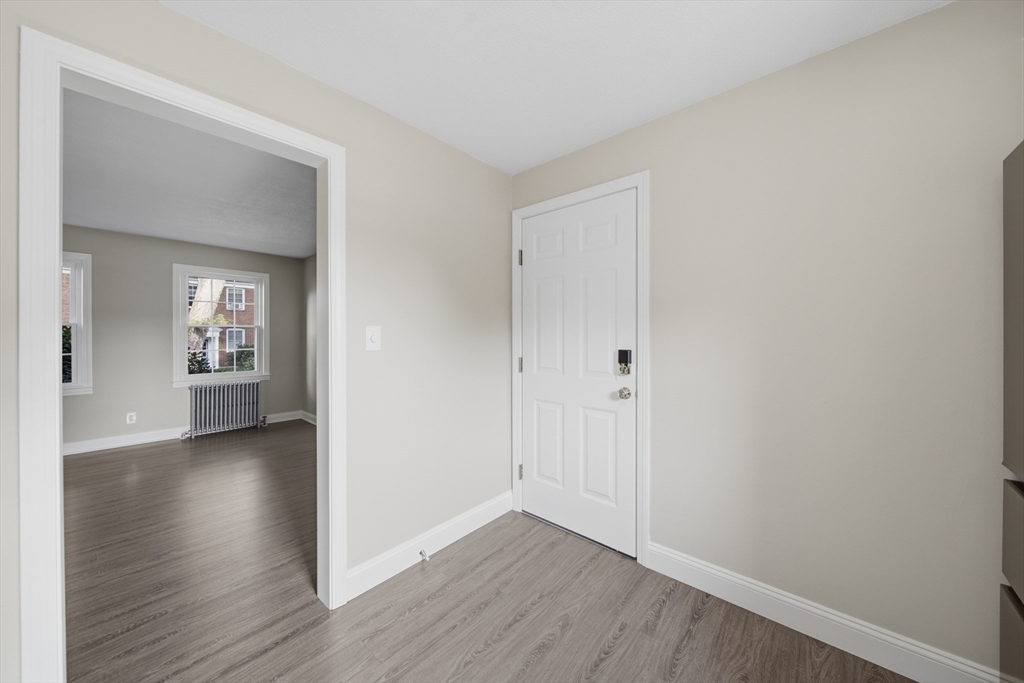 1582 Memorial Ave # 1b Property Photo 4