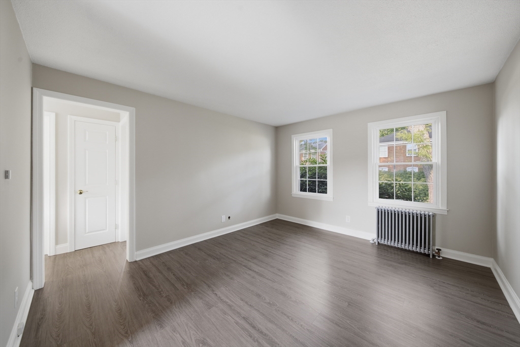 1582 Memorial Ave # 1b Property Photo 6
