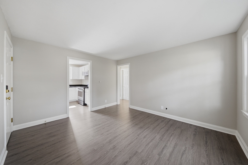 1582 Memorial Ave # 1b Property Photo 8
