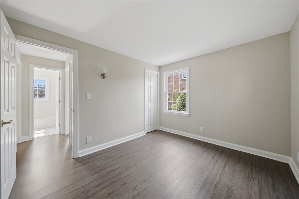1582 Memorial Ave # 1b Property Photo 14