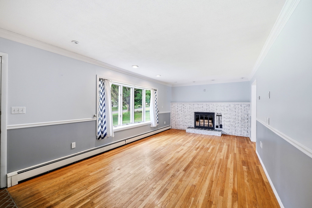 277 Brainerd St Property Photo 4
