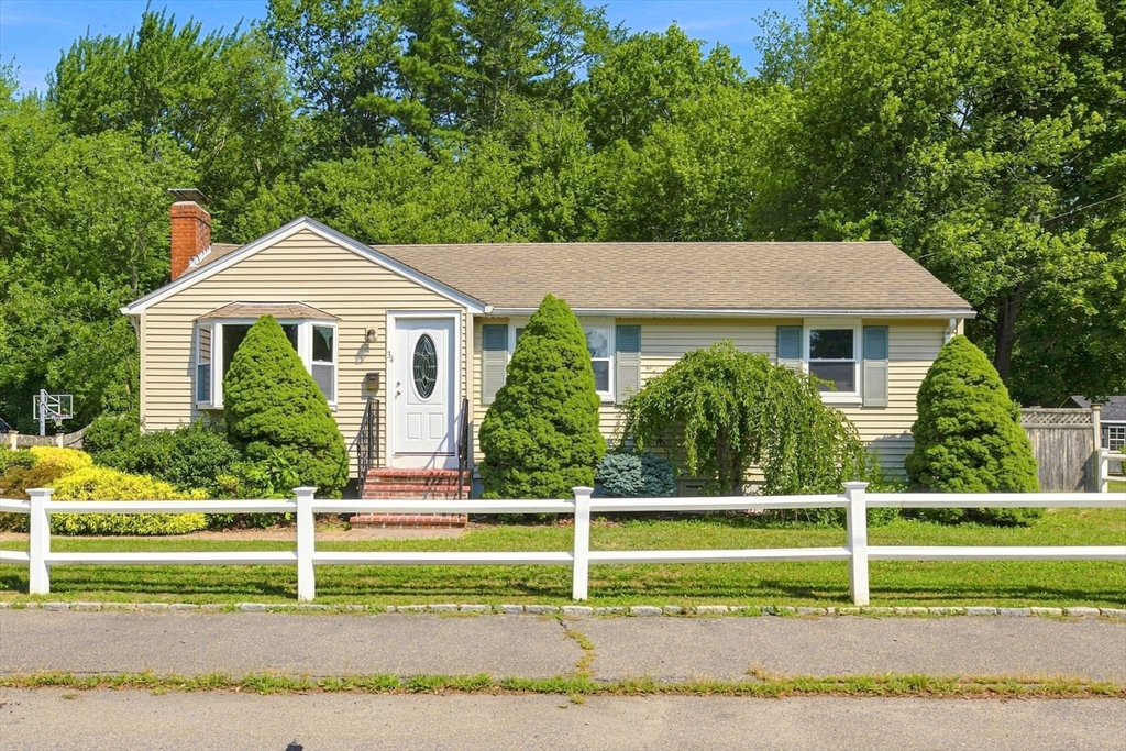 34 Roseen Road Property Photo 1