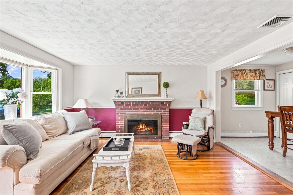34 Roseen Road Property Photo 6