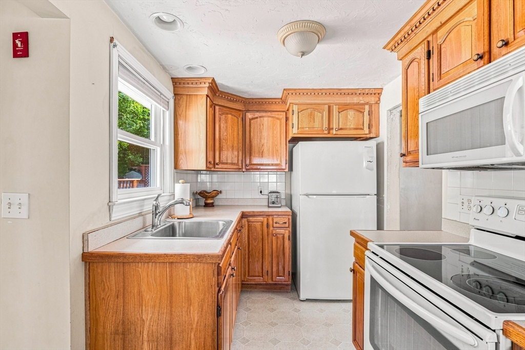 34 Roseen Road Property Photo 8